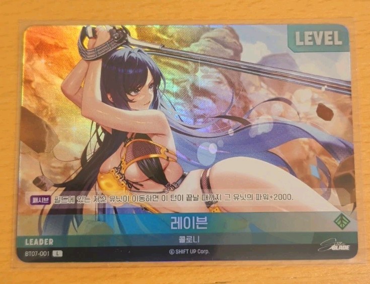 Nivel Arena Stellar Blade BT07-001 Raven L Leader Korean Holo Card