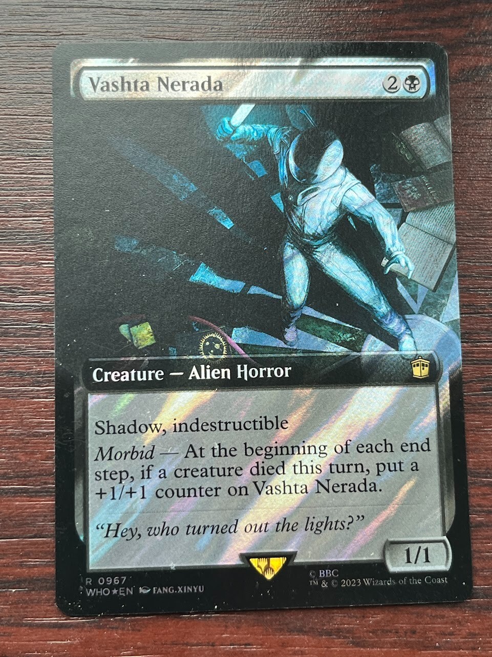 1x SURGE FOIL BORDERLESS VASHTA NERADA – Doctor Who – MTG – Magic the Gathering