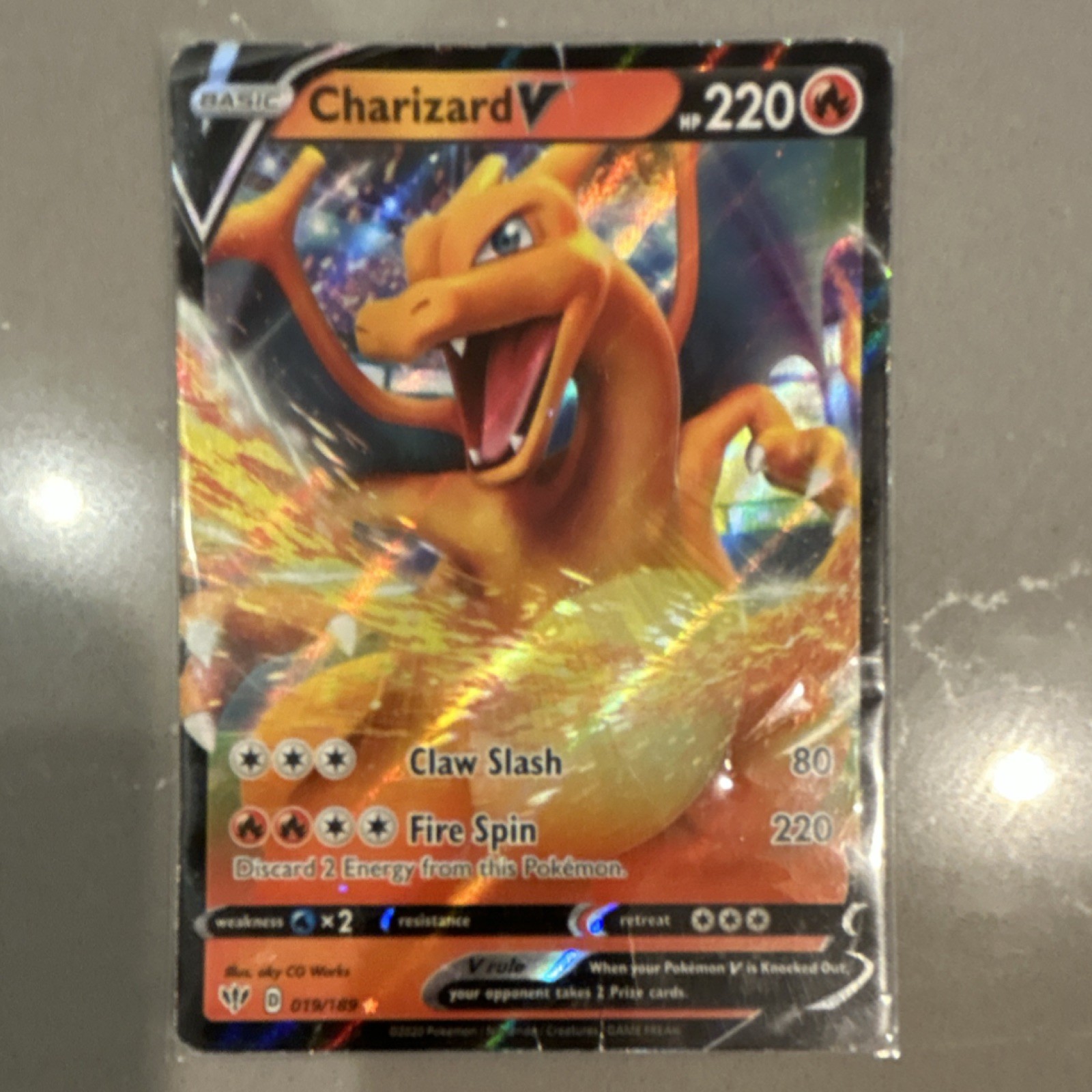Pokémon card Charizard V 19/189