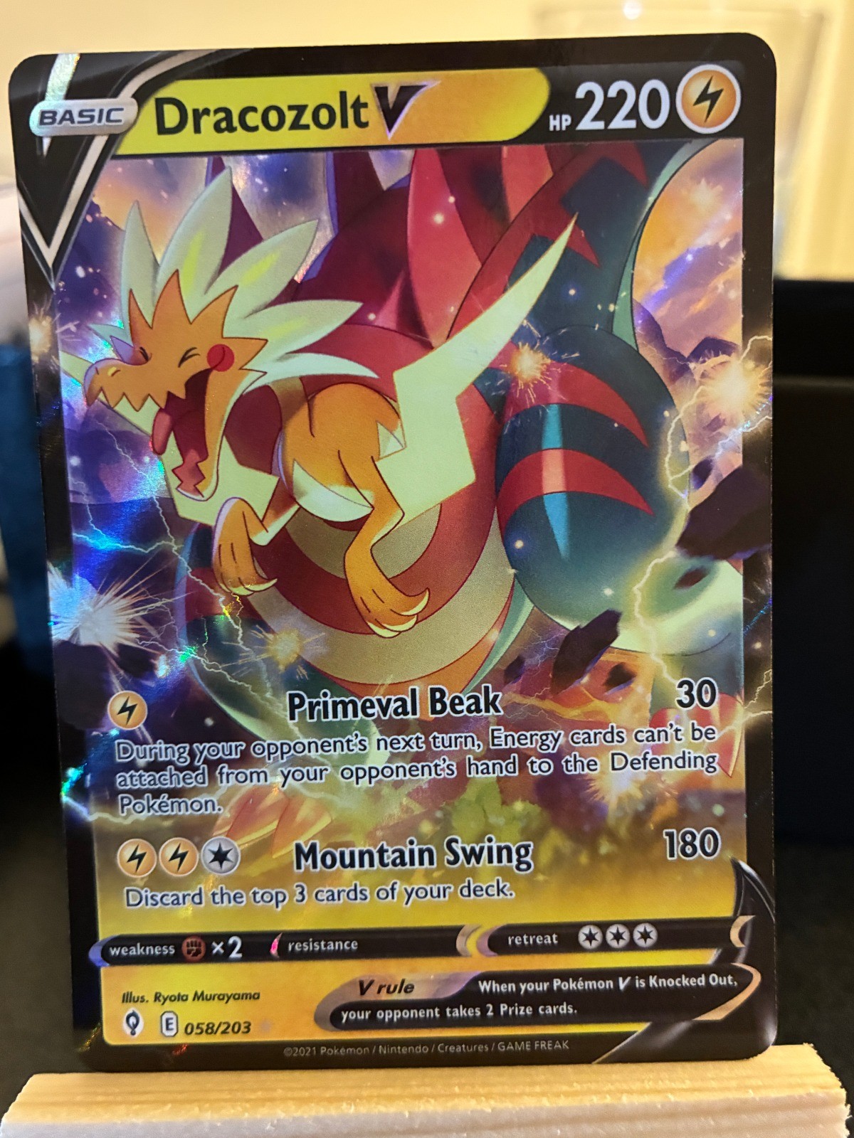 Dracozolt V 058/203 Ultra Rare SWSH07: Evolving Skies Pokemon TCG
