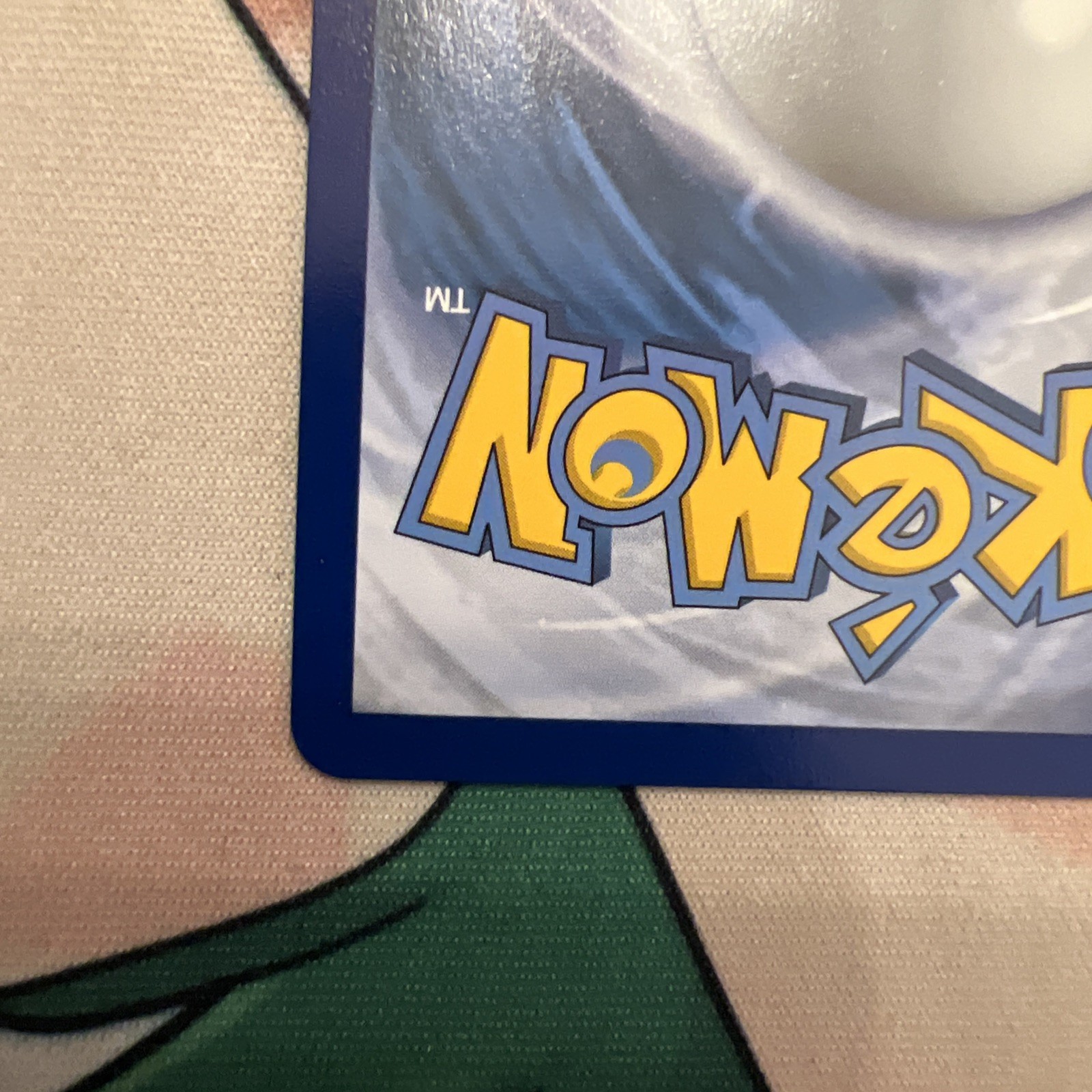 Pokémon TCG Charizard v Darkness Ablaze Holo Card 19/189