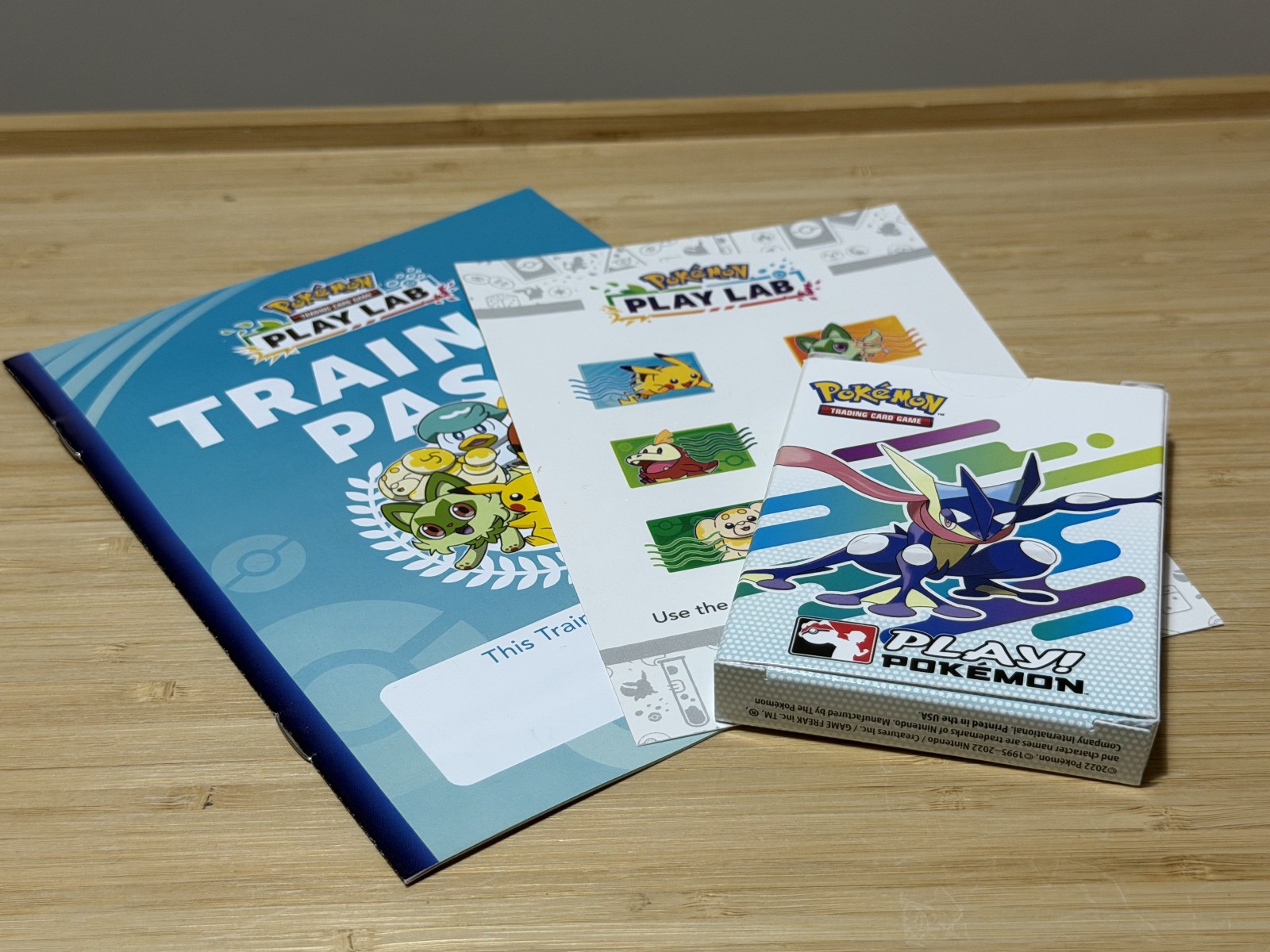 Pokemon TCG – Play Lab! Greninja Demo Deck Card Pack + Trainer Pass + Stickers