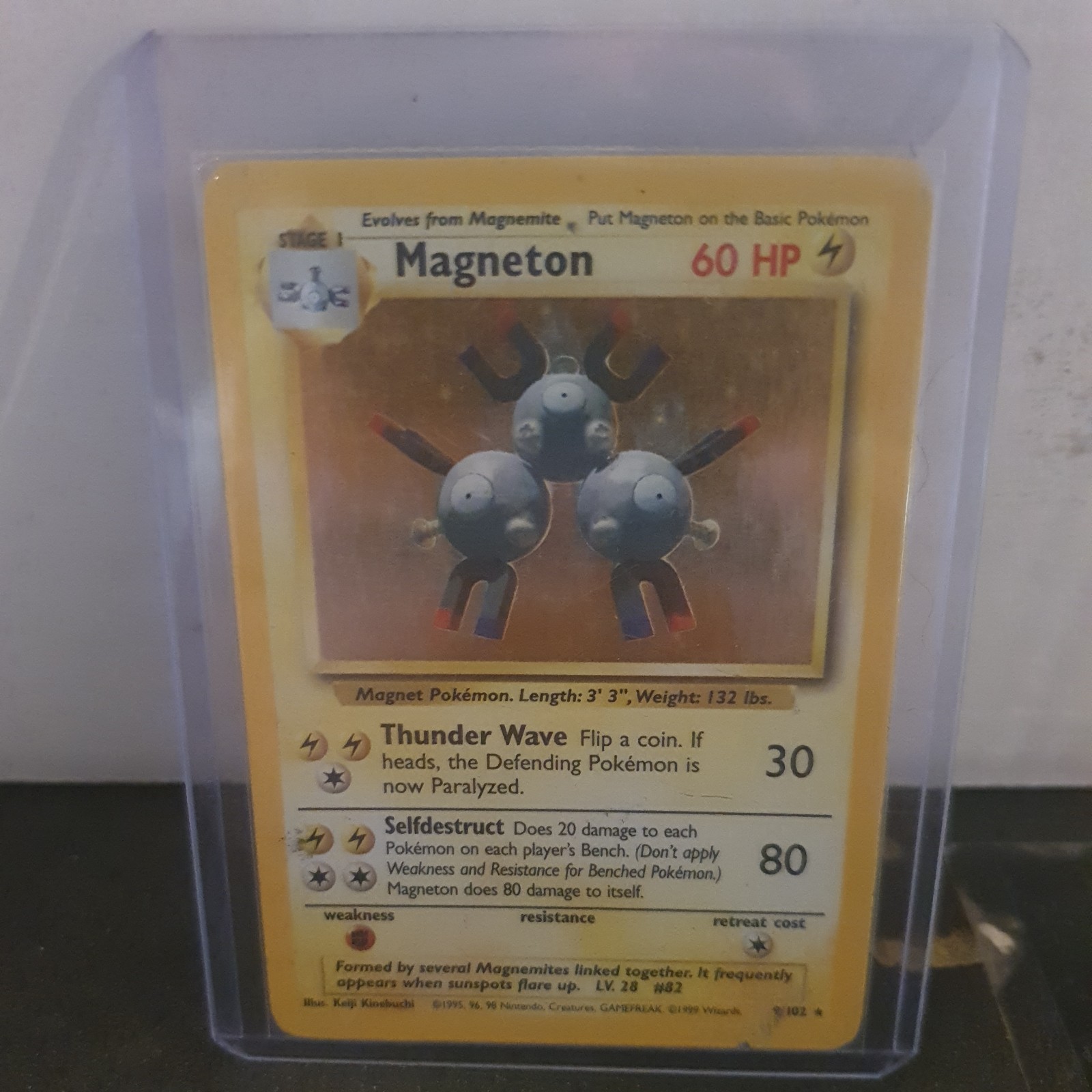 Pokemon TCG Magneton 009/102 Base Set Holo