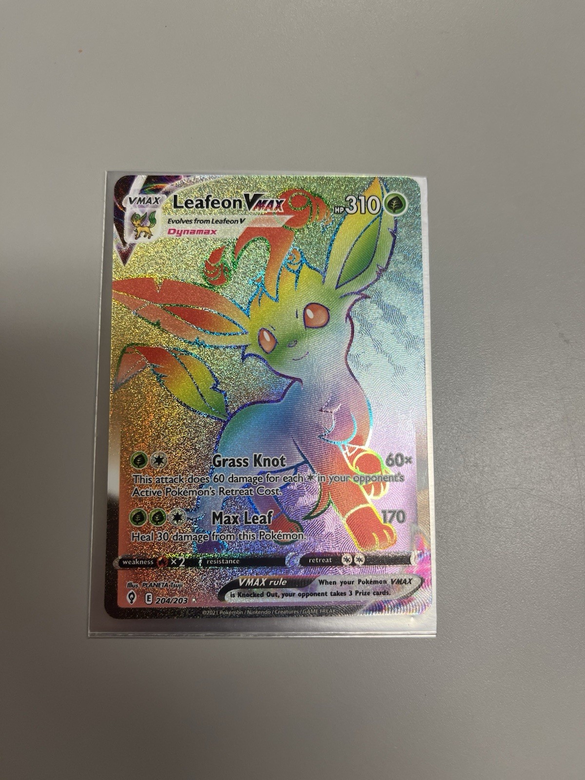 Leafeon VMAX 204/203 Rainbow Rare Evolving Skies Pokemon Holo Lightly Played