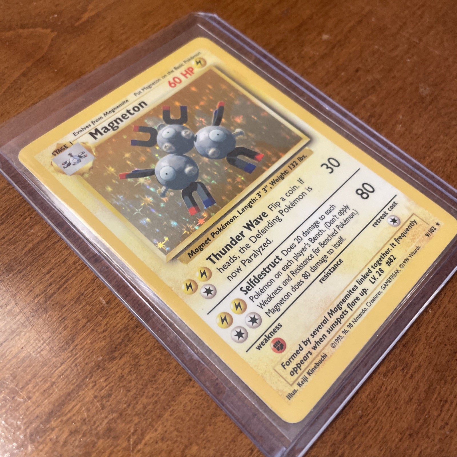 Pokemon Magneton 009/102 Base Set Holo