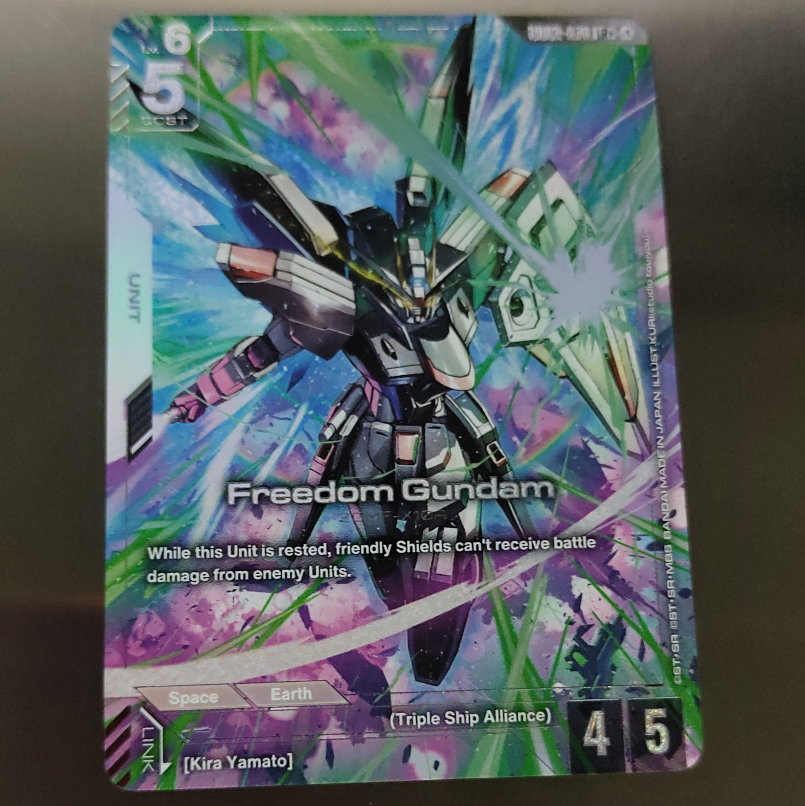 Bandai – Gundam Card Game – Freedom Gundam GD03-070 – LR+ Holo Unit (EN)