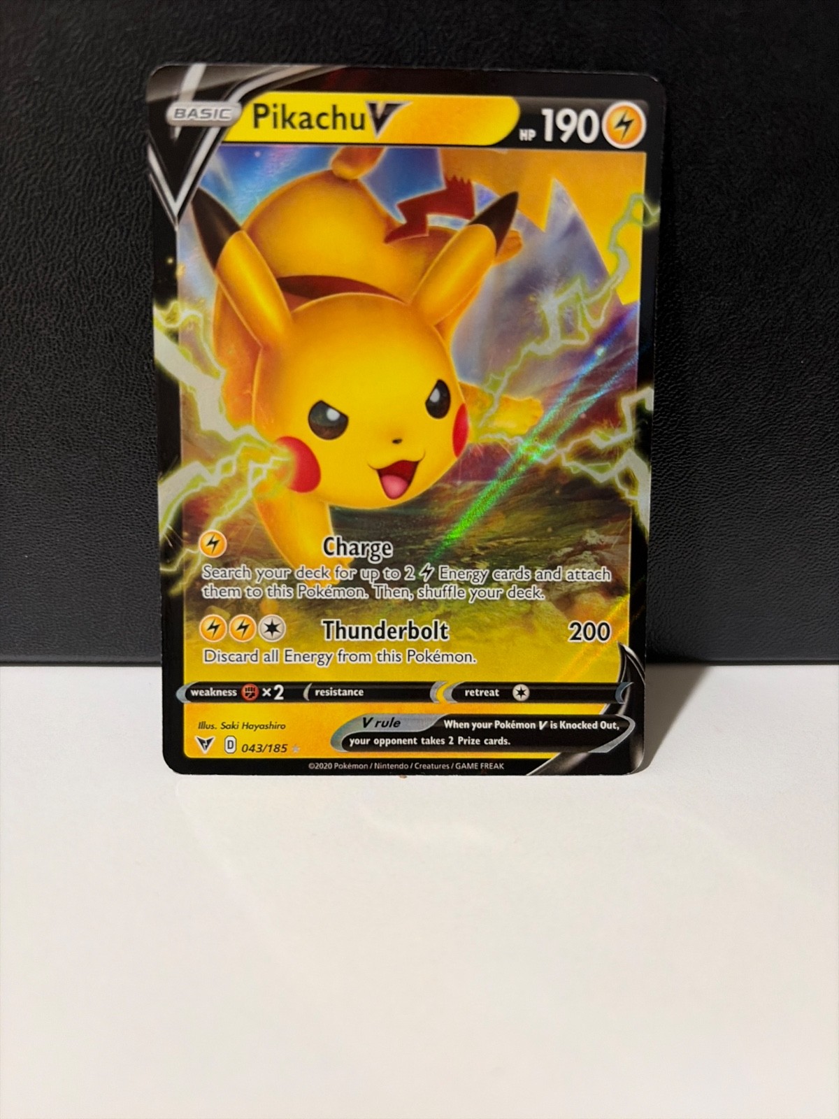 Pikachu V 043/185 Swsh04: Vivid Voltage Holo
