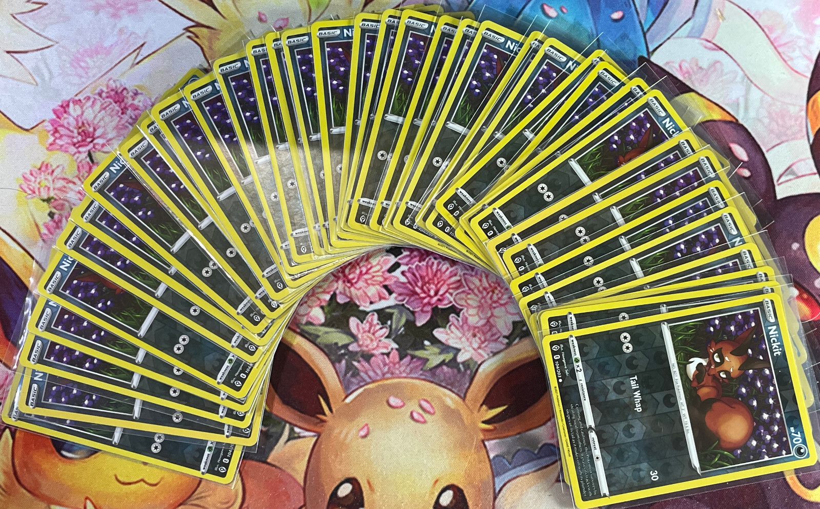 Nickit Reverse Holo – 104/203 – Evolving Skies Pokemon 2021