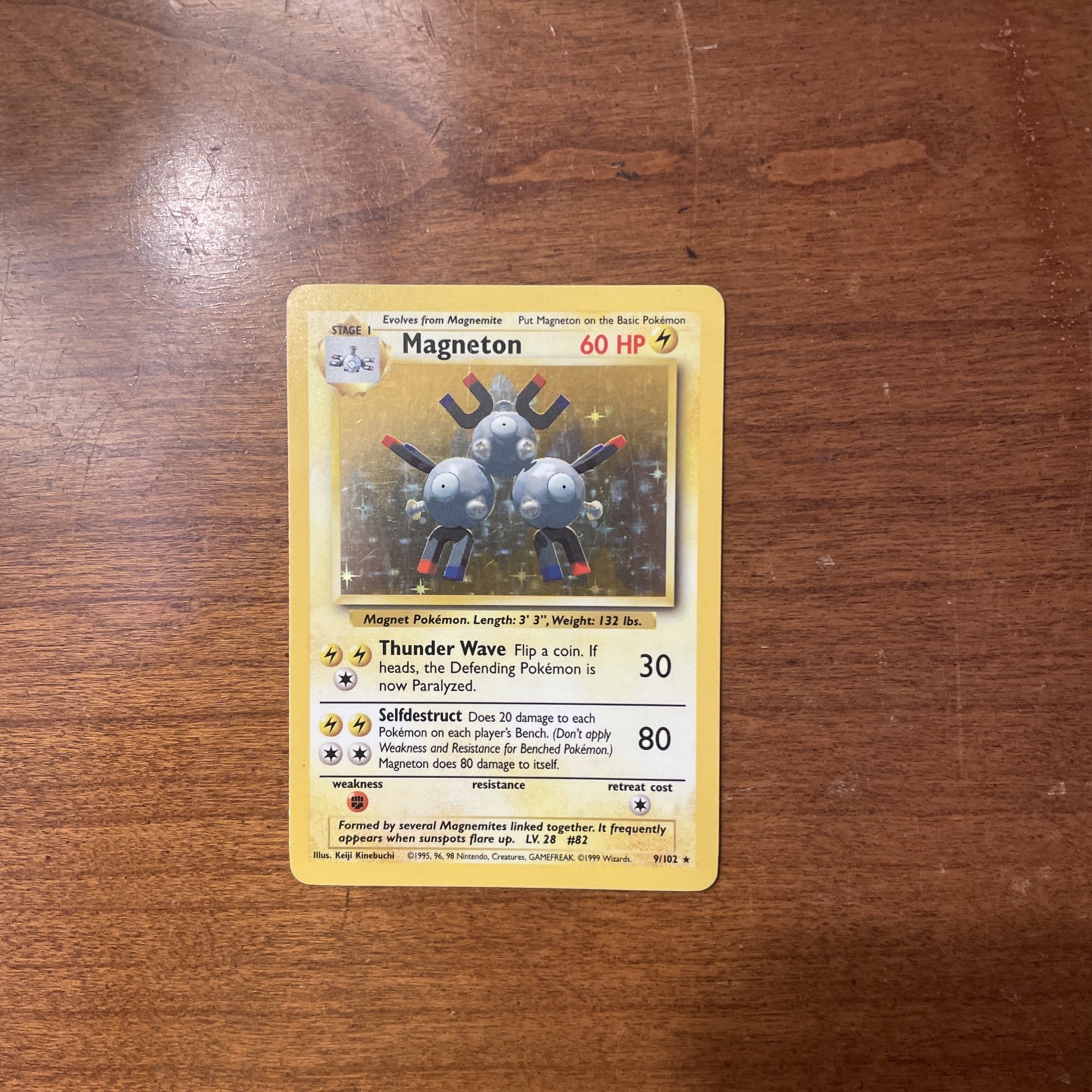 Pokemon Magneton 009/102 Base Set Holo