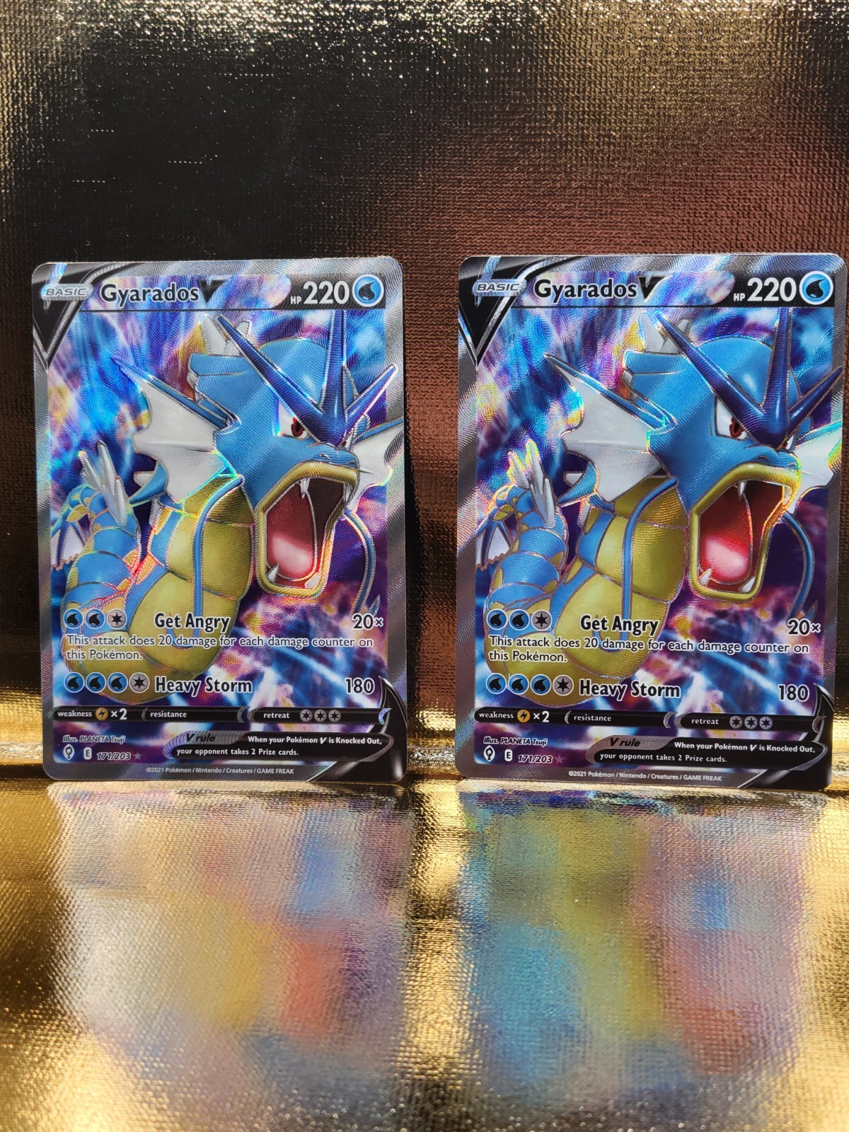 Gyarados V (Full Art) 171/203 SWSH07: Evolving Skies Holo