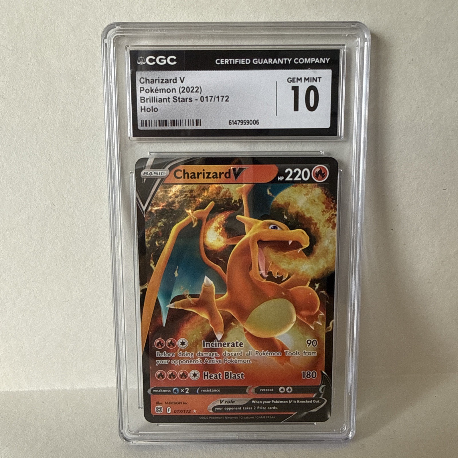 Pokémon Charizard v 2022 Brilliant Stars Holo 017/172 CGC 10 Gem Mint